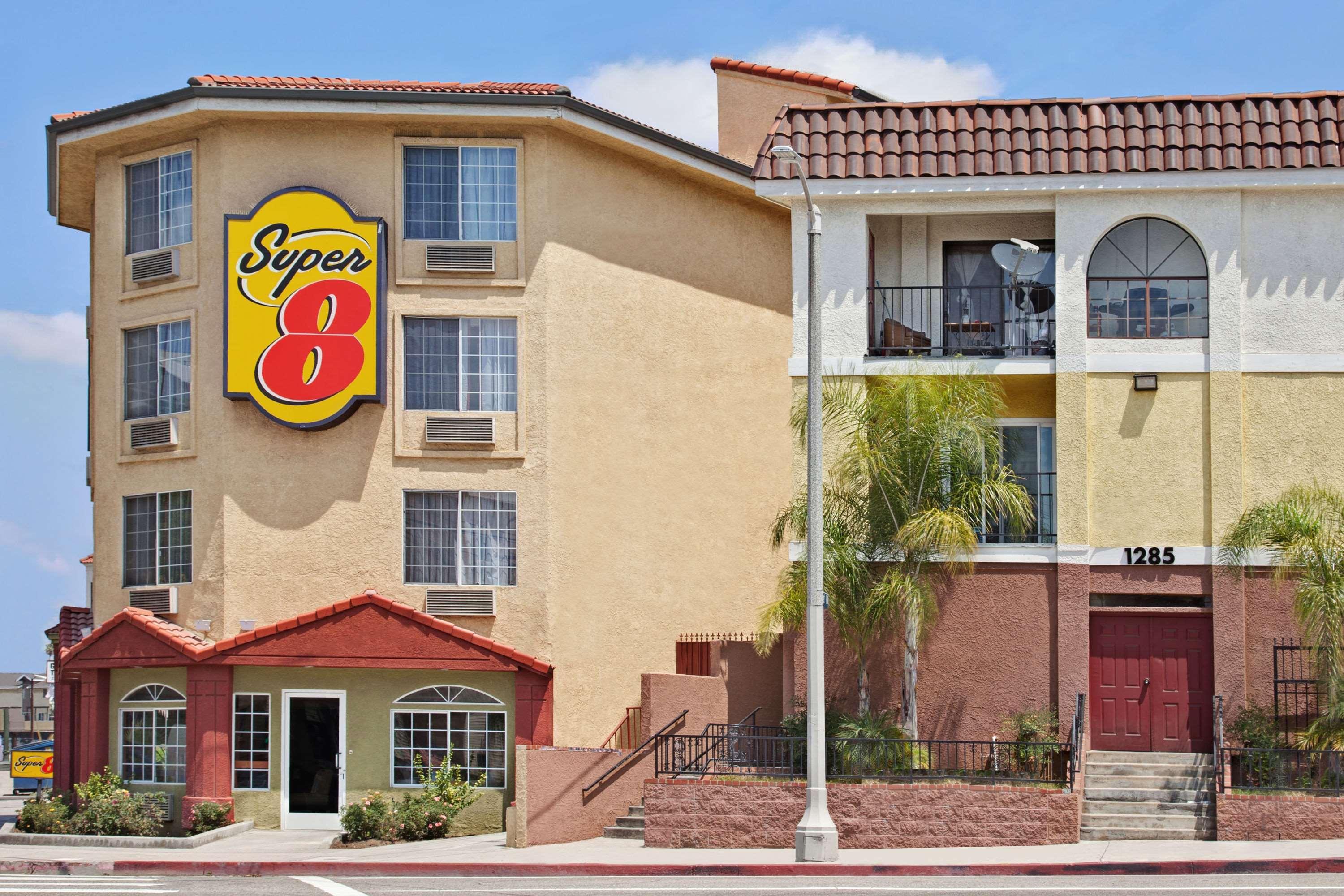 Motel Super 8 By Wyndham Angeles Downtown 2*